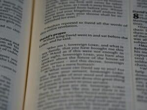 Biblia Online: Fe y Sabiduría Digital